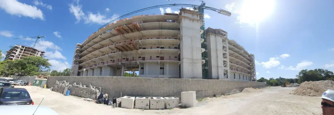 Vista panorámica de View Towers en construcción, Cancún
